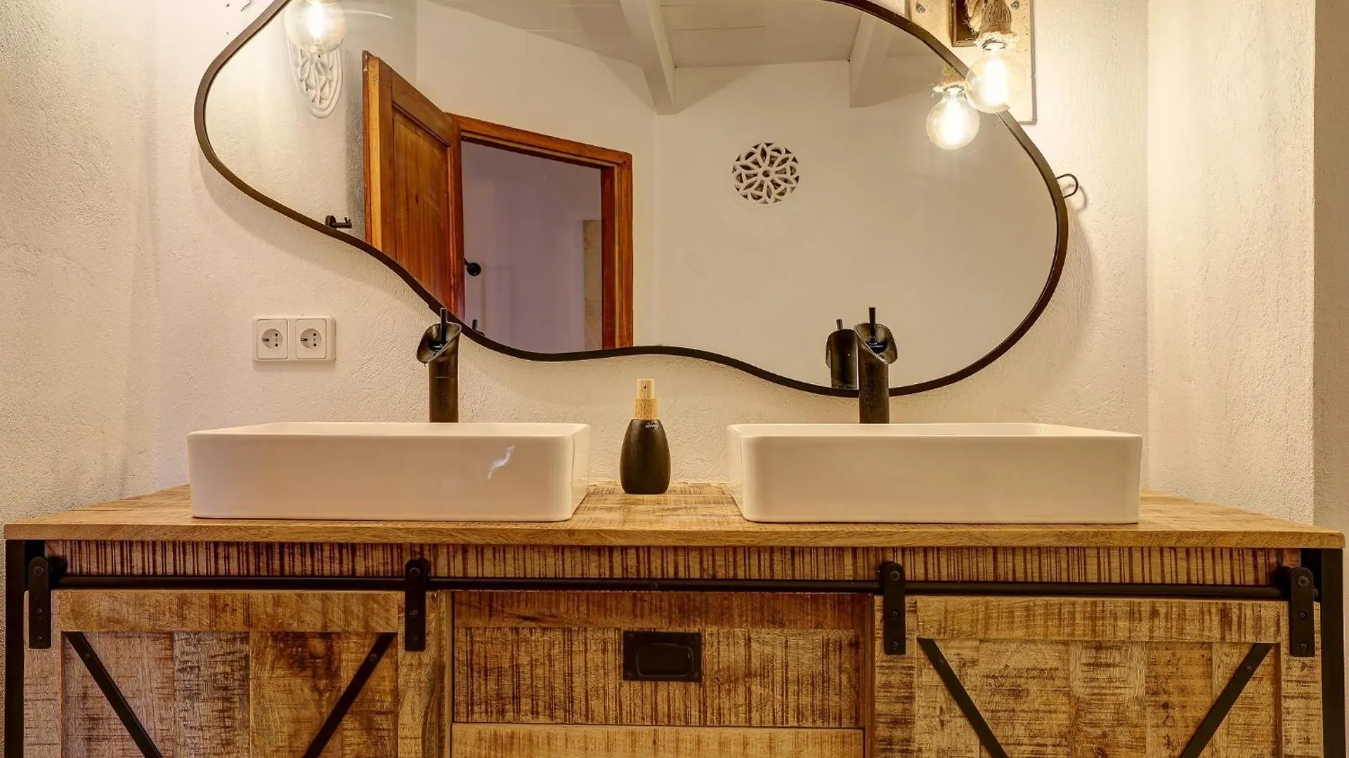 Petra Holiday Home By Rentallorca 0*, Petra (Mallorca)
